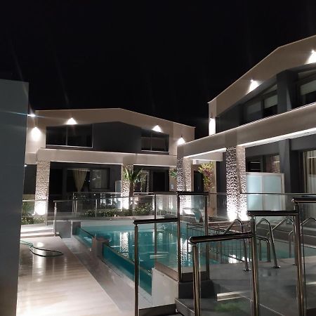 Amalia Deluxe Villas Vrasná Buitenkant foto