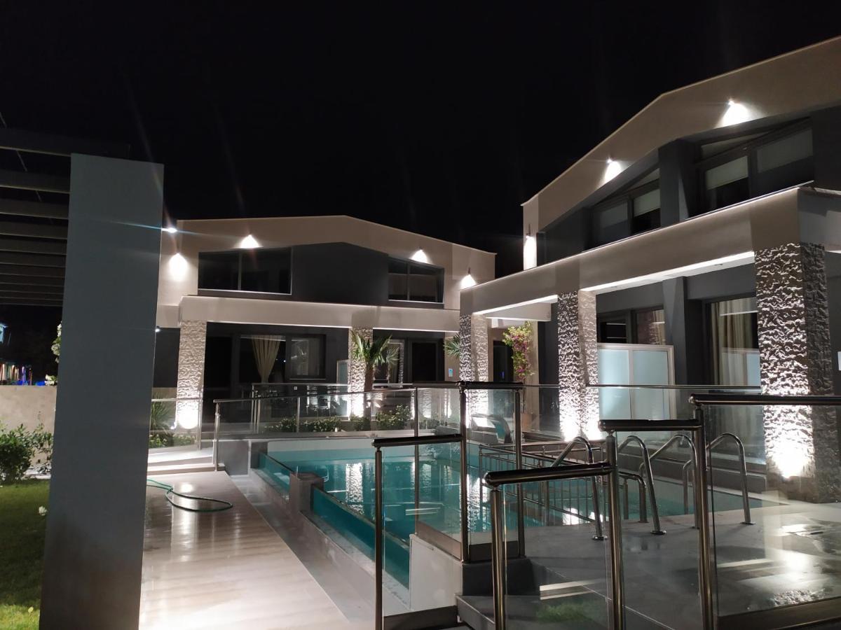 Amalia Deluxe Villas Vrasná Buitenkant foto